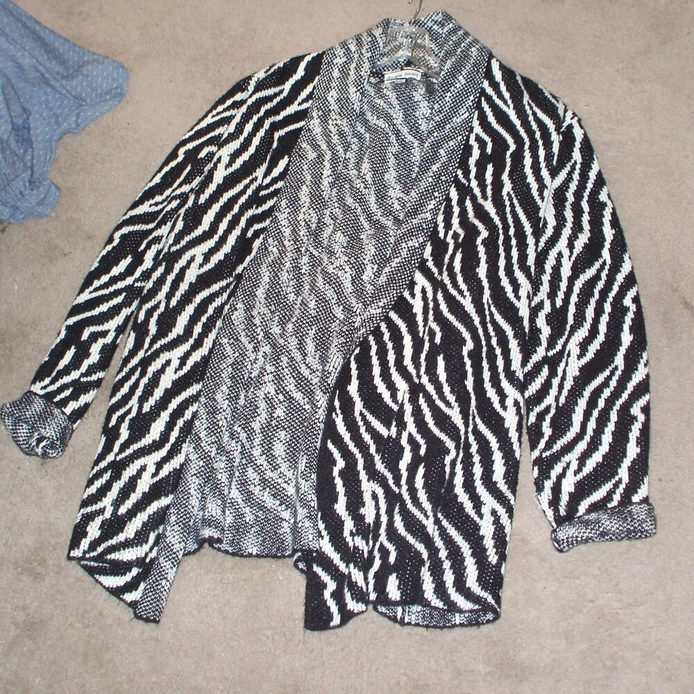 Divine Heart Women's Acrylic Black & White Sweater - Size 2XL